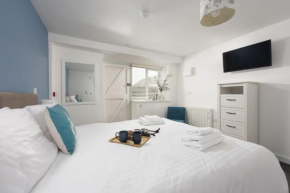 Gwenver, Double Room with Breakfast, Cape Cornwall Club